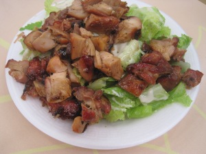 Ceasar Salad med Bourbon Chicken på Kelly's Cajun Grill...